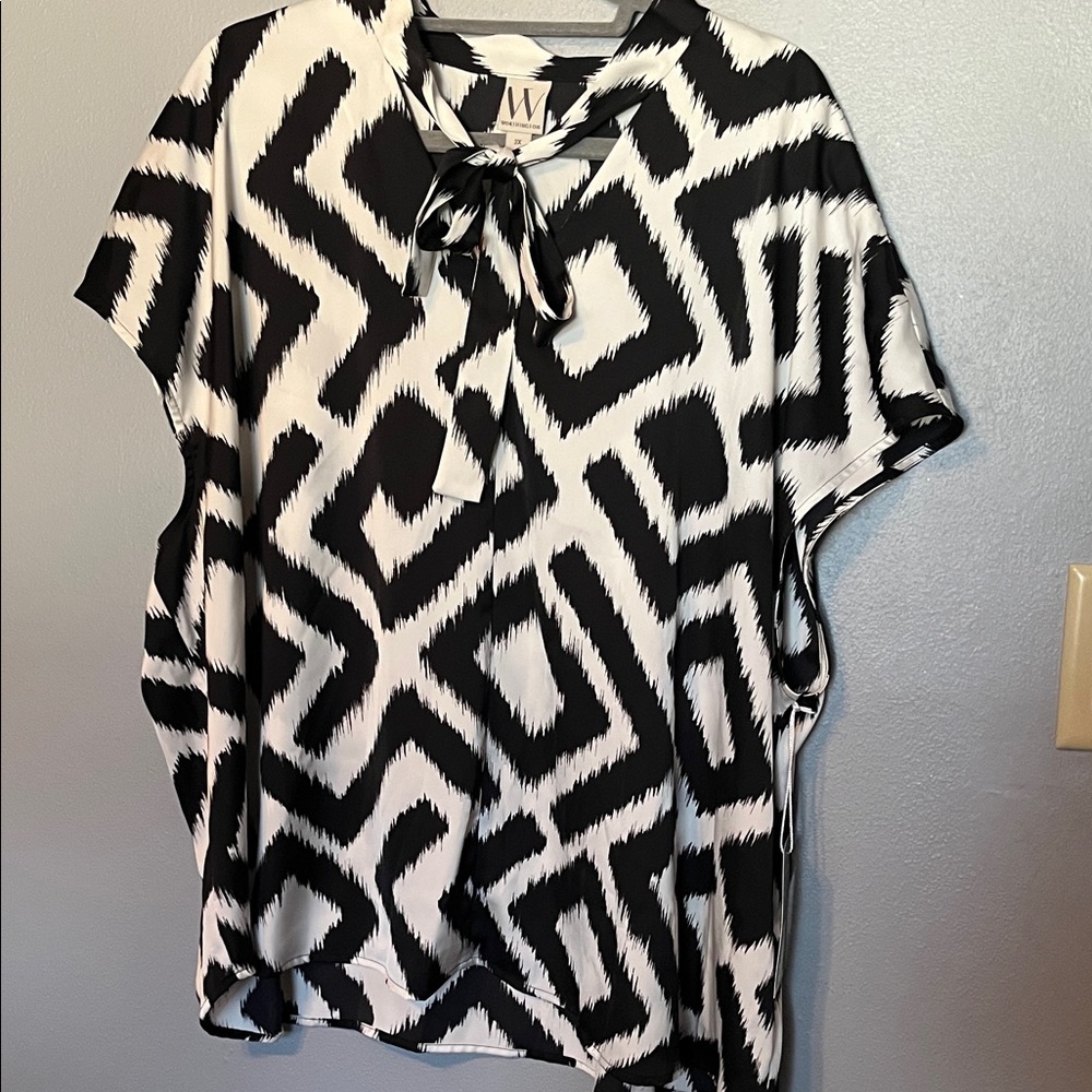 Worthington Black and White Abstract Blouse